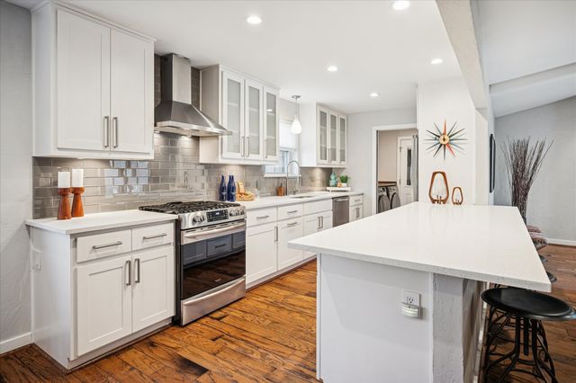 4877 Fallon Place, Dallas, TX 75227