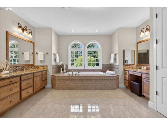 20 Sw 111TH Ter, Portland, OR 97225