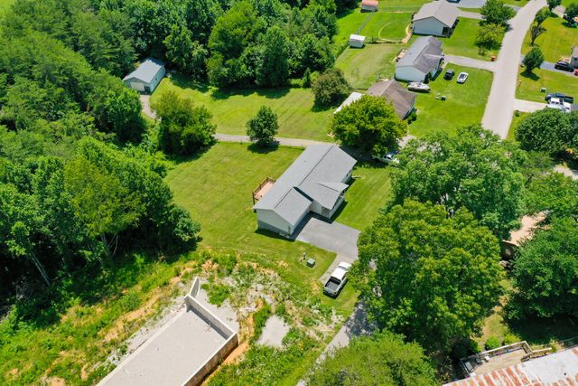491 Hopkins Cemetery Road, Lily, KY 40740