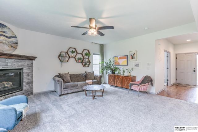 6013 S 193 Avenue, Omaha, NE 68135