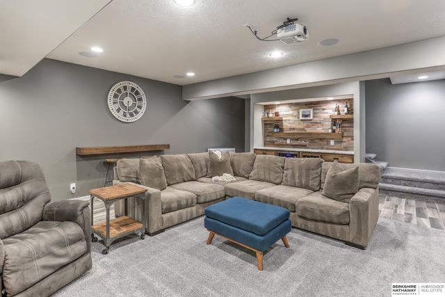 6013 S 193 Avenue, Omaha, NE 68135