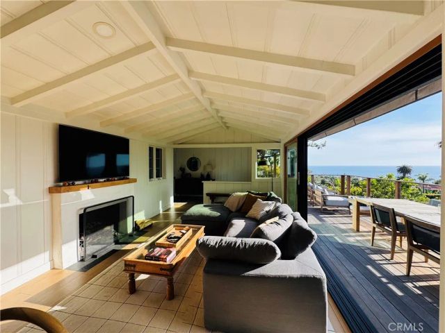 843 La Vista Drive, Laguna Beach, CA 92651