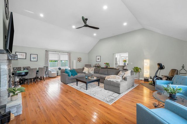38 Theresa Avenue, Salem, NH 03079
