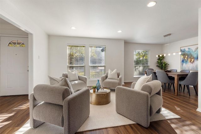 4504 Oak Creek DR, Austin, TX 78727