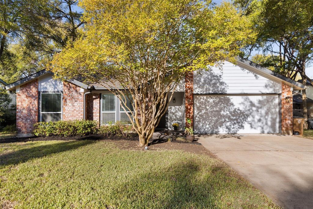 4504 Oak Creek DR, Austin, TX 78727