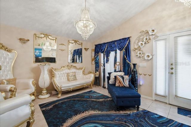 3005 W CHESTNUT STREET, Tampa, FL 33607