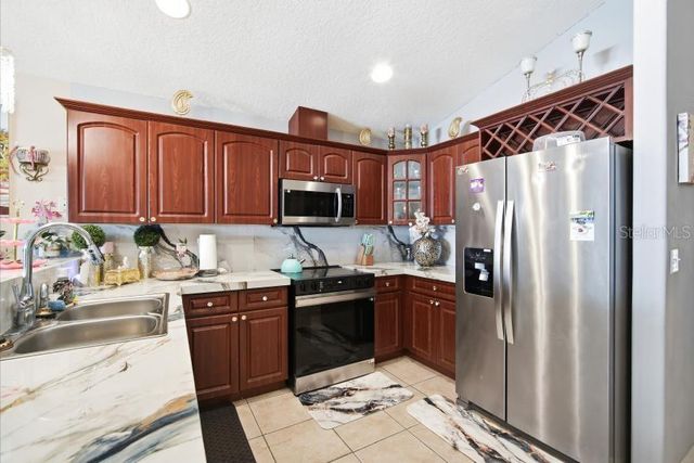 3005 W CHESTNUT STREET, Tampa, FL 33607