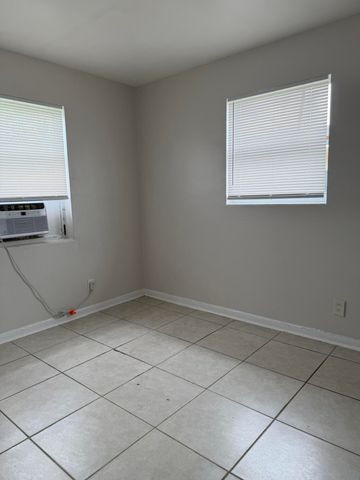 520 W Blue Heron Boulevard 1, Riviera Beach, FL 33404