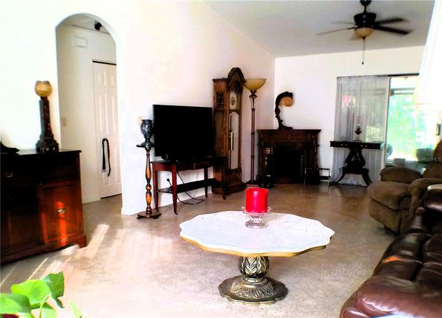 10 SEQUOIA DRIVE TRACE, Ocklawaha, FL 32179