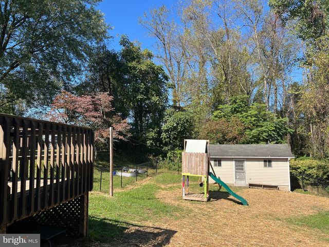 1567 MARY LOU RETTON DR, Fairmont, WV 26554