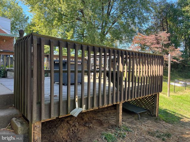 1567 MARY LOU RETTON DR, Fairmont, WV 26554