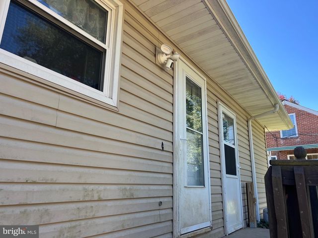 1567 MARY LOU RETTON DR, Fairmont, WV 26554