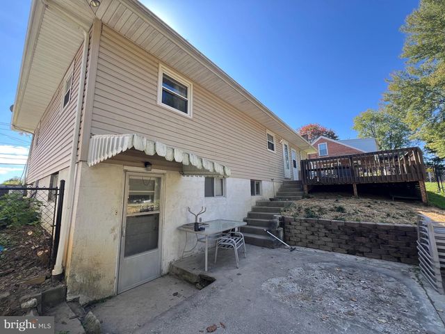 1567 MARY LOU RETTON DR, Fairmont, WV 26554