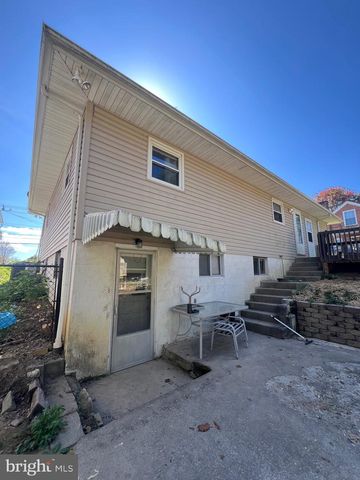 1567 MARY LOU RETTON DR, Fairmont, WV 26554