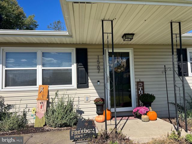 1567 MARY LOU RETTON DR, Fairmont, WV 26554