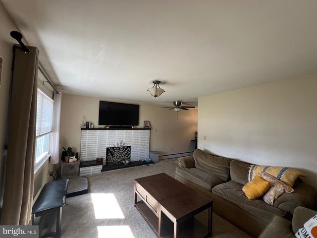 1567 MARY LOU RETTON DR, Fairmont, WV 26554