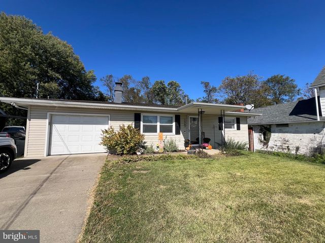 1567 MARY LOU RETTON DR, Fairmont, WV 26554