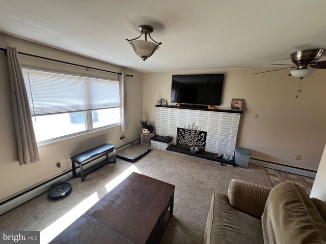 1567 MARY LOU RETTON DR, Fairmont, WV 26554