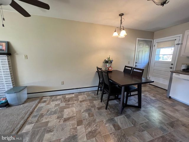 1567 MARY LOU RETTON DR, Fairmont, WV 26554