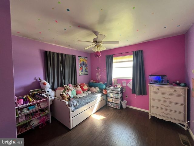 1567 MARY LOU RETTON DR, Fairmont, WV 26554