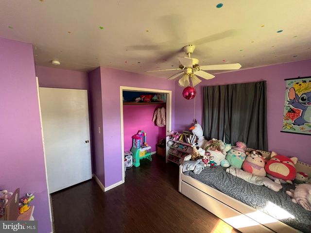 1567 MARY LOU RETTON DR, Fairmont, WV 26554