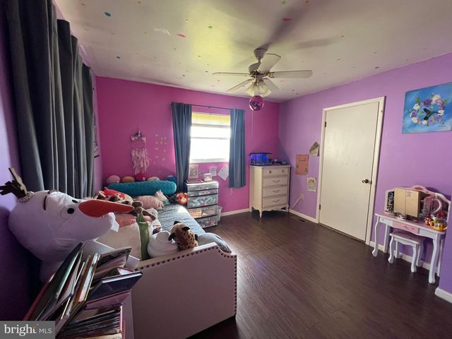 1567 MARY LOU RETTON DR, Fairmont, WV 26554