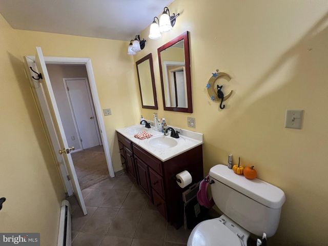 1567 MARY LOU RETTON DR, Fairmont, WV 26554