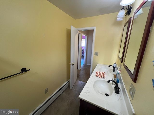 1567 MARY LOU RETTON DR, Fairmont, WV 26554