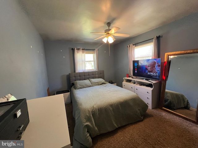 1567 MARY LOU RETTON DR, Fairmont, WV 26554