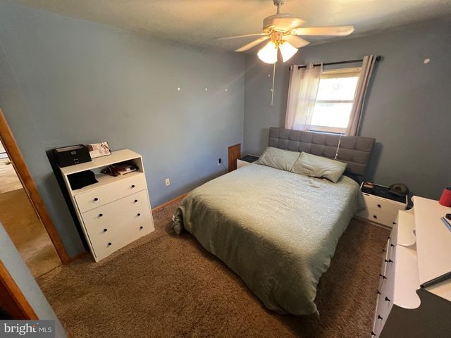 1567 MARY LOU RETTON DR, Fairmont, WV 26554