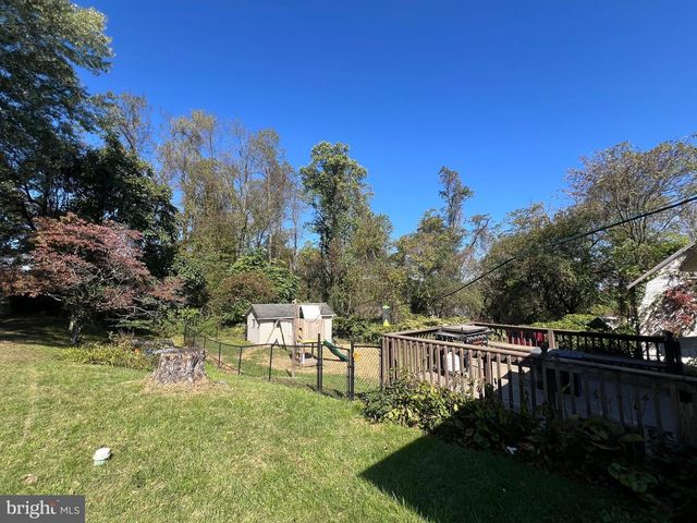 1567 MARY LOU RETTON DR, Fairmont, WV 26554