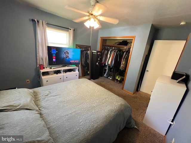 1567 MARY LOU RETTON DR, Fairmont, WV 26554