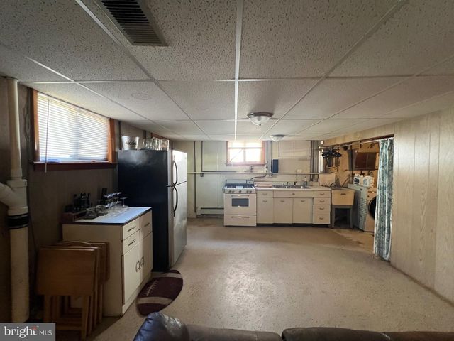 1567 MARY LOU RETTON DR, Fairmont, WV 26554