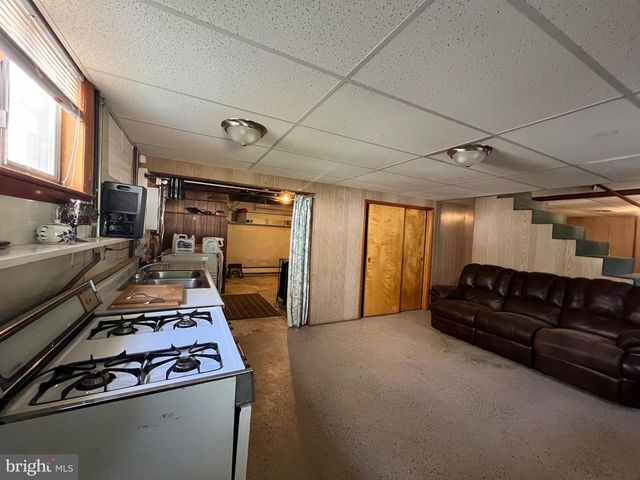 1567 MARY LOU RETTON DR, Fairmont, WV 26554