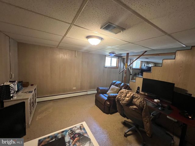 1567 MARY LOU RETTON DR, Fairmont, WV 26554