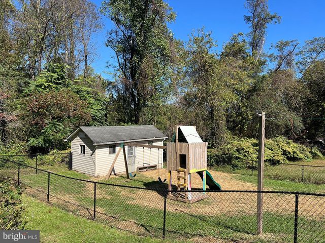 1567 MARY LOU RETTON DR, Fairmont, WV 26554