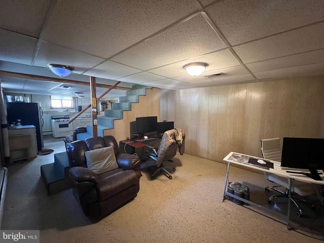 1567 MARY LOU RETTON DR, Fairmont, WV 26554