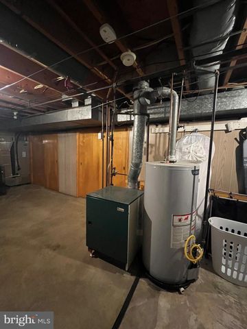 1567 MARY LOU RETTON DR, Fairmont, WV 26554