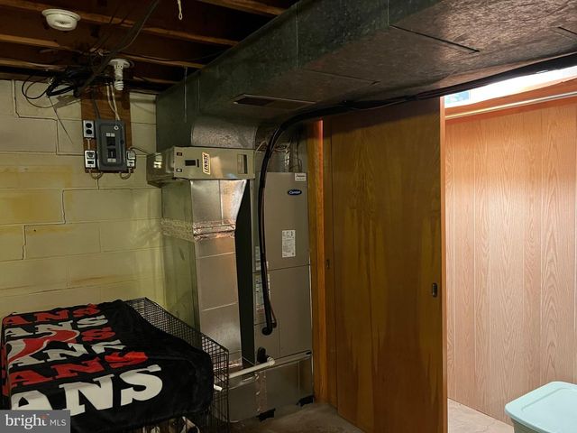 1567 MARY LOU RETTON DR, Fairmont, WV 26554