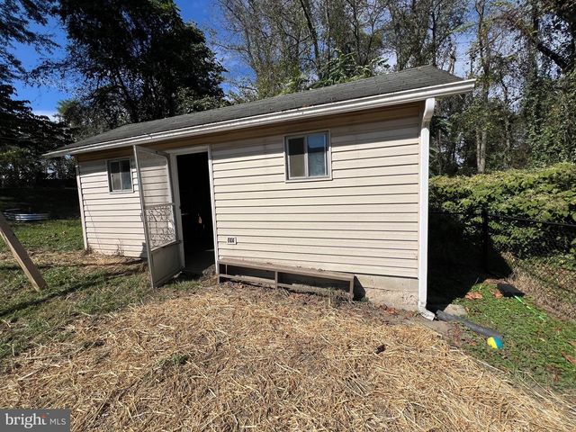 1567 MARY LOU RETTON DR, Fairmont, WV 26554
