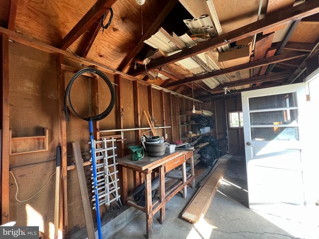 1567 MARY LOU RETTON DR, Fairmont, WV 26554