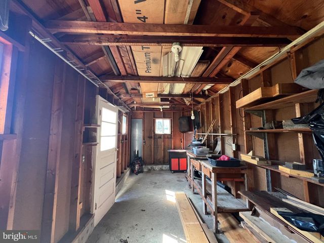 1567 MARY LOU RETTON DR, Fairmont, WV 26554