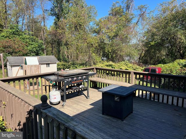 1567 MARY LOU RETTON DR, Fairmont, WV 26554