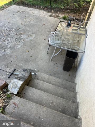 1567 MARY LOU RETTON DR, Fairmont, WV 26554