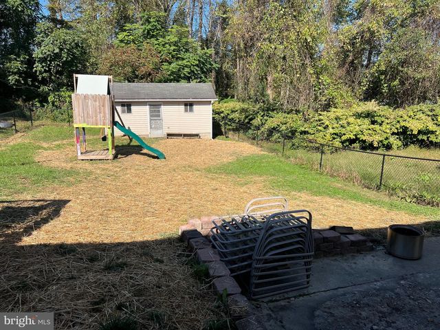 1567 MARY LOU RETTON DR, Fairmont, WV 26554