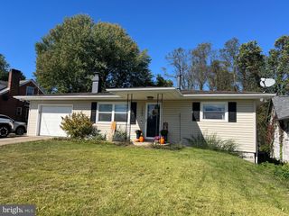 1567 MARY LOU RETTON DR, Fairmont, WV 26554