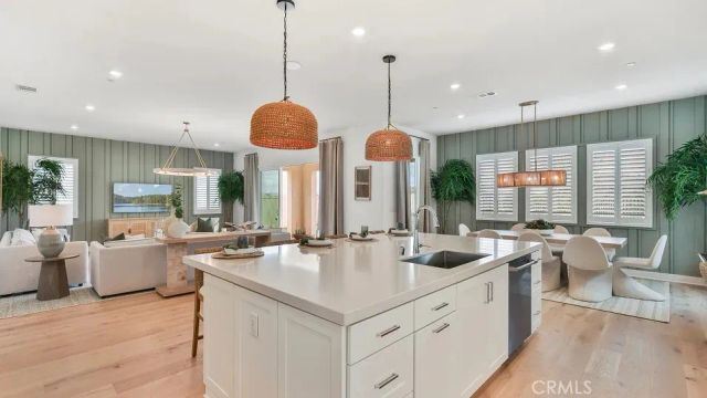 24393 Camino Oceano, Valencia, CA 91354