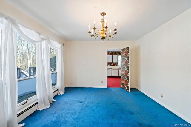 15 Springwood Path, Laurel Hollow, NY 11791