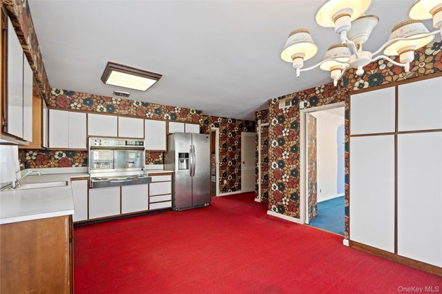 15 Springwood Path, Laurel Hollow, NY 11791