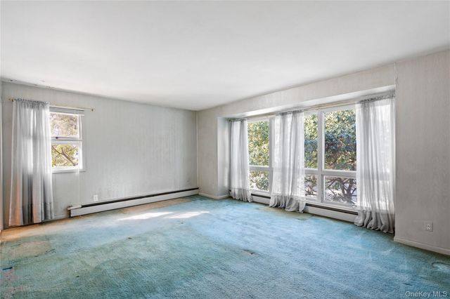 15 Springwood Path, Laurel Hollow, NY 11791